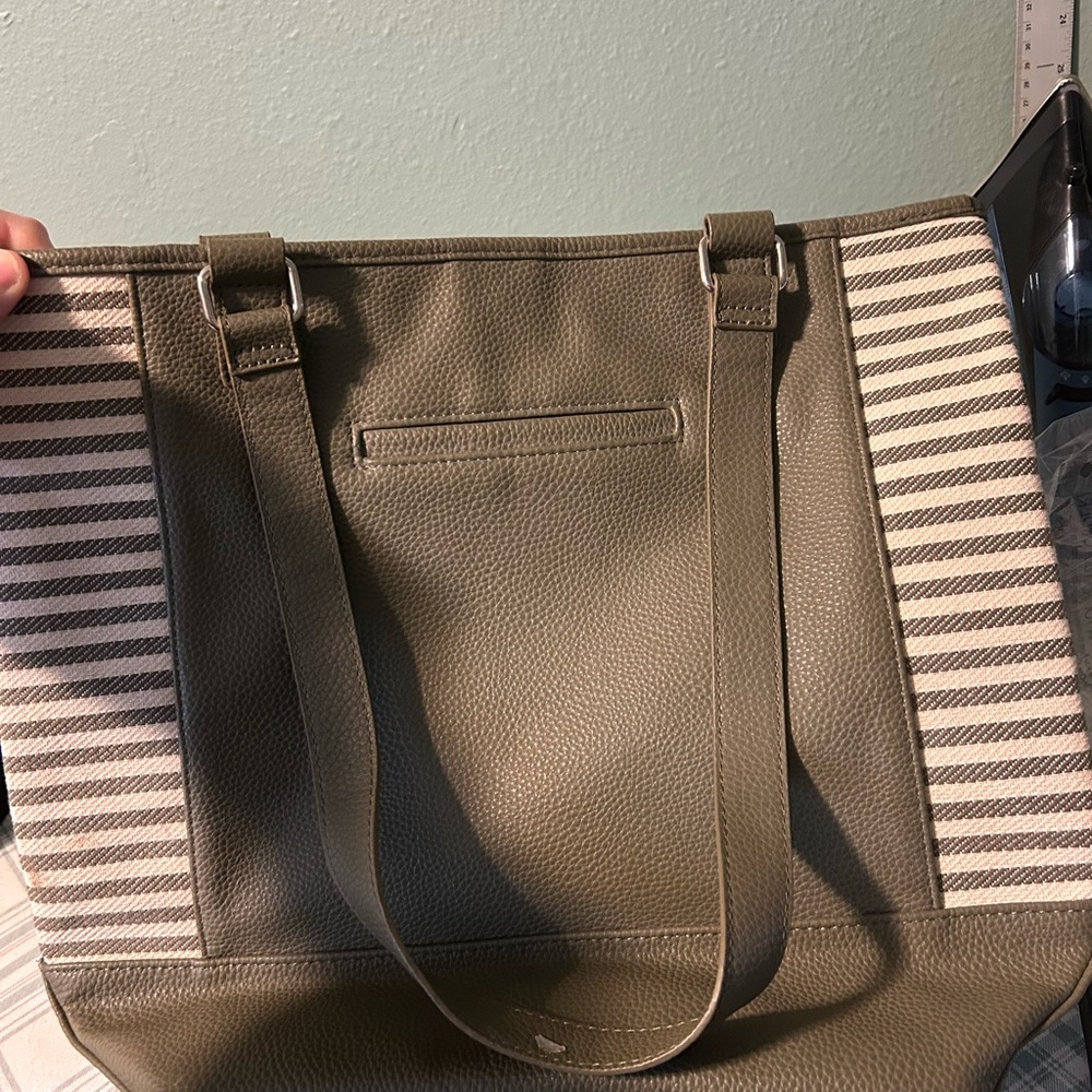 Large lot of thirty one bags, zip pouches and cute sling bag